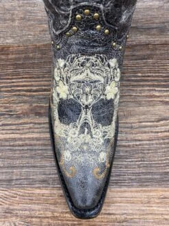 Z5003 Women's Snip Toe Black & White Floral Skull Embroidered Western Boot By Corral -Western Cowboy Equipment Store IMG 4827