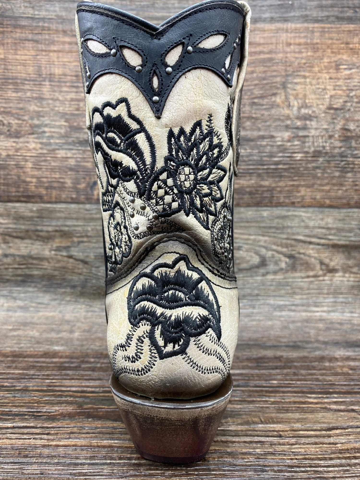 A4159 Ladies Black & White Embroidered Snip Toe Western Boot By Corral 4 A4159 Ladies Black & White Embroidered Snip Toe Western Boot By Corral - Image 4