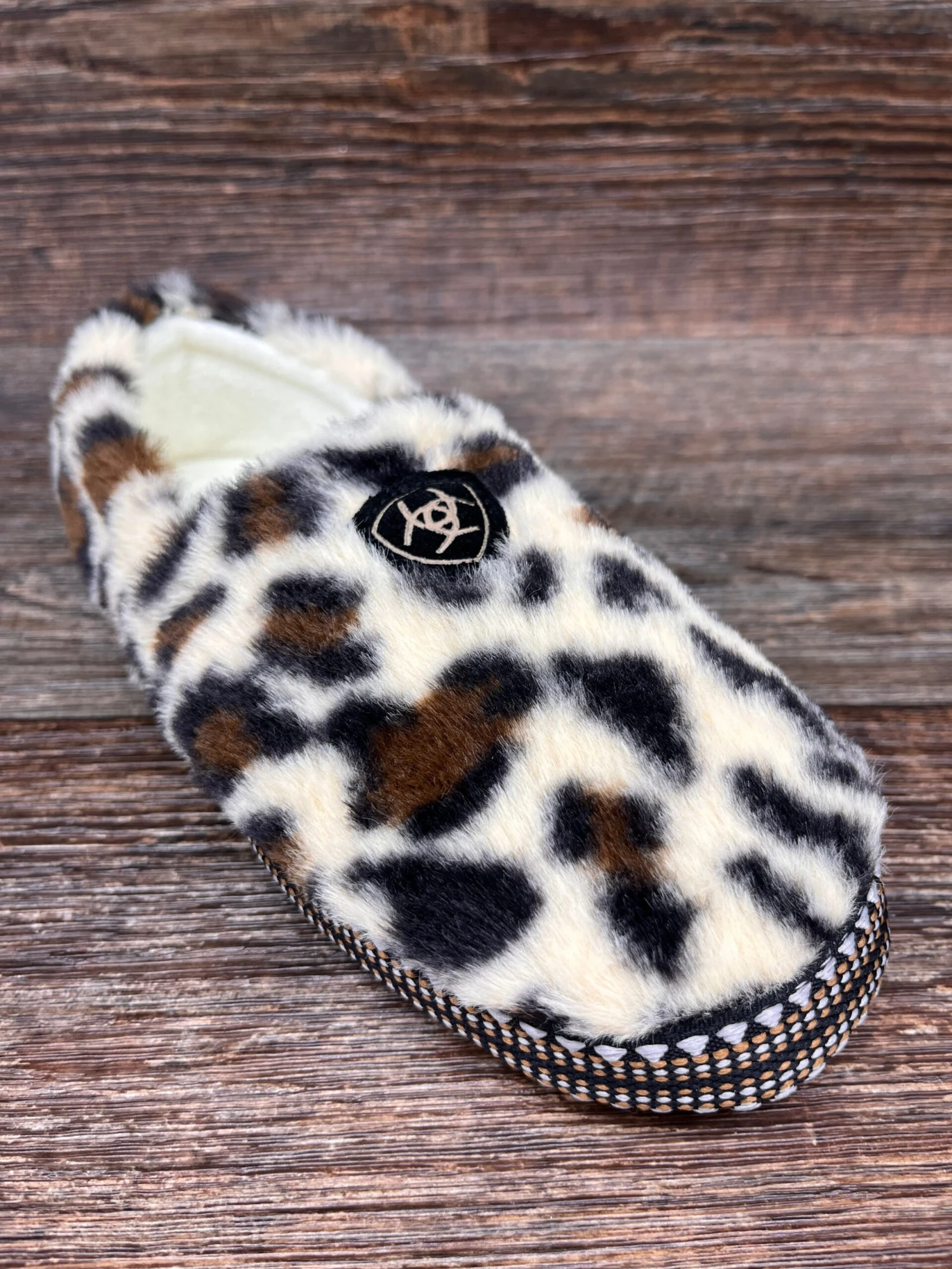 Ar2271 Women's Snuggle Slipper By Ariat 1 Ar2271 Women's Snuggle Slipper By Ariat