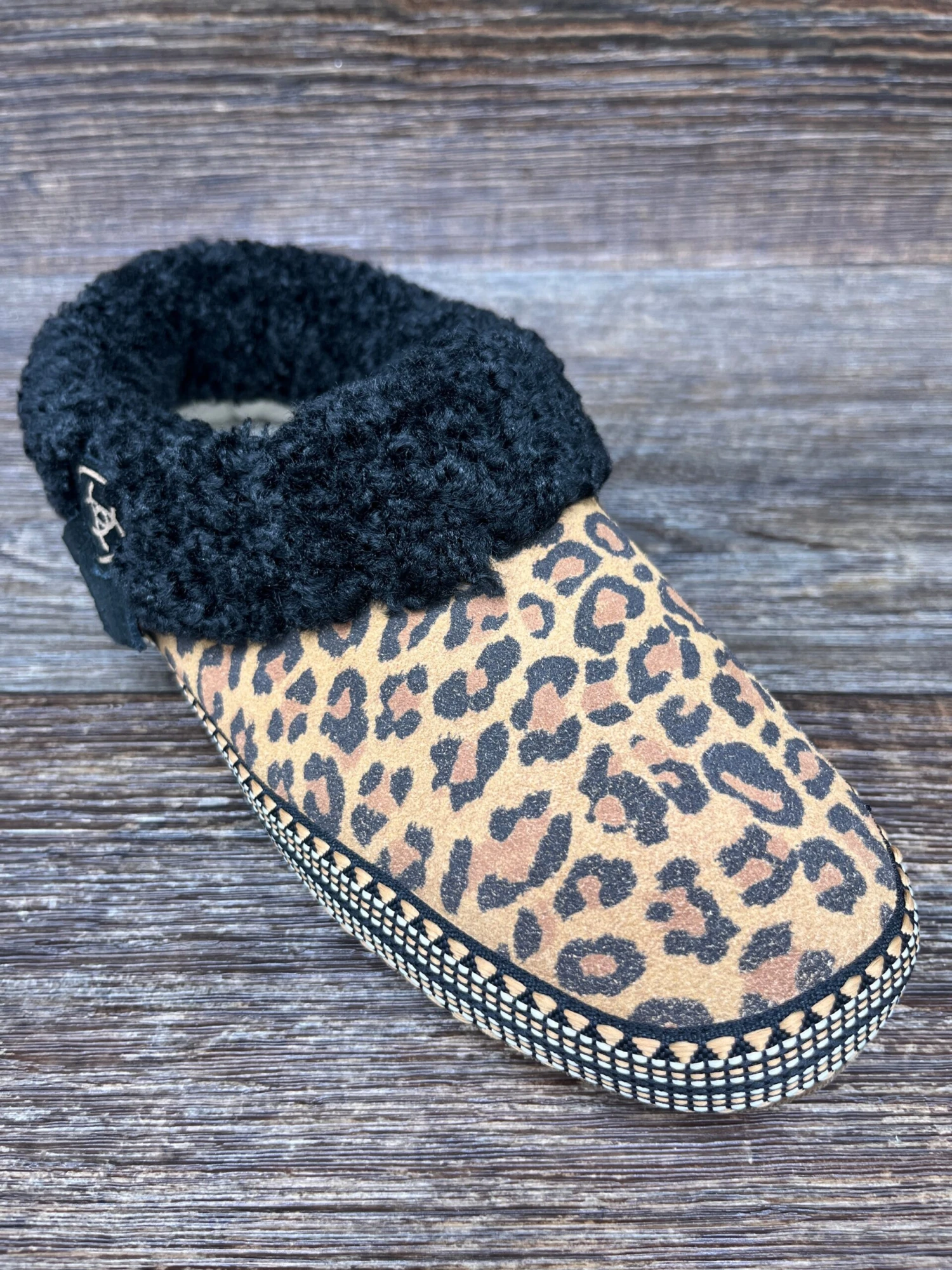 Ar2827 Women's Melody Fleece Lined Slipper By Ariat 1 Ar2827 Women's Melody Fleece Lined Slipper By Ariat